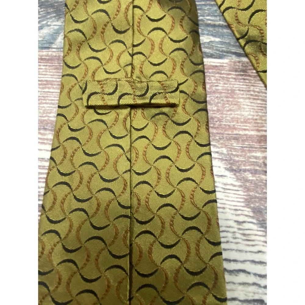 Novia Mens Neck Tie Green Geometric Pattern 100% Silk Italy Classic Width